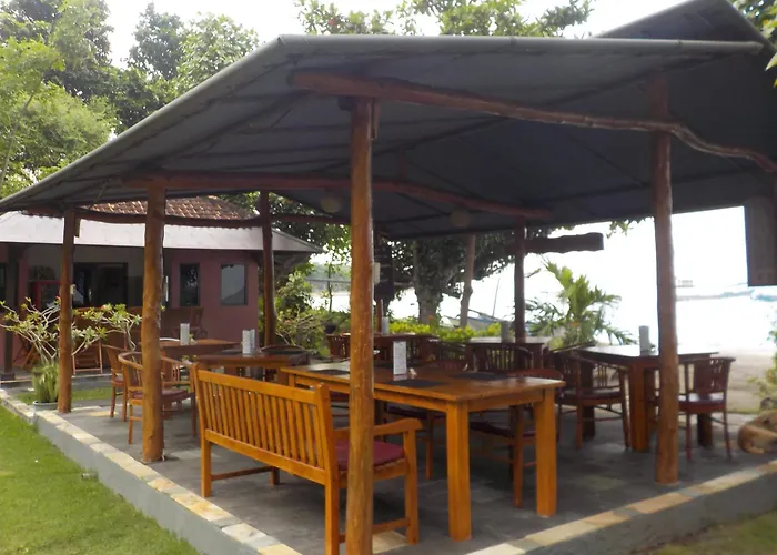 Reef Seen Divers' Resort *